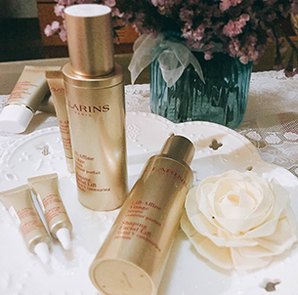 Clarins 嬌韻詩V臉?biāo)茴伨o致精華乳50ml