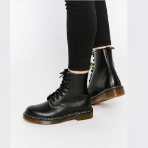 Dr Martens 1460 8-Eye 中性經(jīng)典馬丁靴