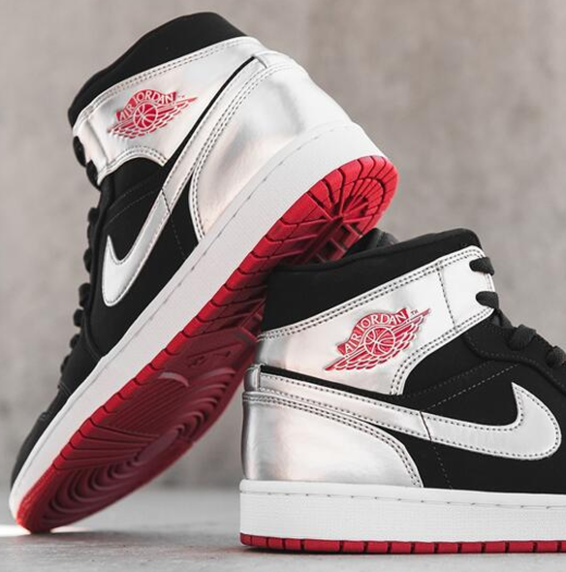 AIR JORDAN 1 MID Johnny Kilroy” 黑银大童板鞋