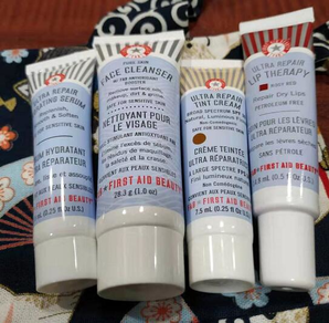 福袋現(xiàn)貨！FIRST AID BEAUTY 套裝