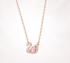 21日10點(diǎn)黑卡會(huì)員！ SWAROVSKI 5469989 Dazzling Swan系列 鏤空粉紅天鵝項(xiàng)鏈