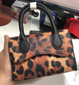 降價(jià)！ASOS DESIGN mini 小方包