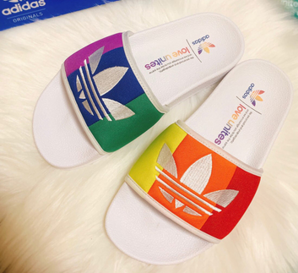 Adidas阿迪達斯Adilette Pride 彩虹情侶款拖鞋