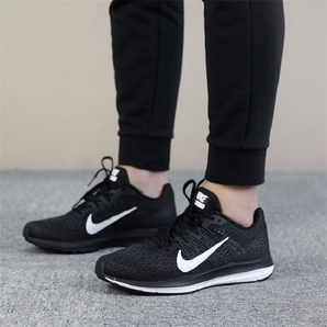 19日10點黑卡會員！ NIKE 耐克 AIR ZOOM WINFLO 5 女子跑步鞋 AA7414-001