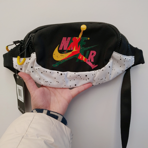 現(xiàn)貨！Jordan 經(jīng)典小挎包