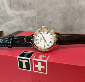 TISSOT 天梭 卡森系列 皮帶石英表 女款 T0852103601300