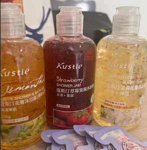 屈臣氏熱銷！kustie 蔻斯汀 櫻花花瓣沐浴露套裝 220ml