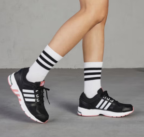 20點！adidas 阿迪達斯 女子Equipment 10 U 運動鞋 跑步鞋 GZ5305