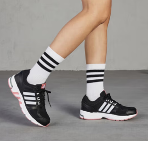 20點(diǎn)！adidas 阿迪達(dá)斯 女子Equipment 10 U 運(yùn)動(dòng)鞋 跑步鞋 GZ5305