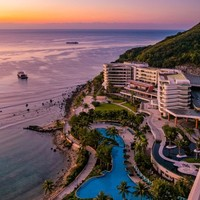 800+住海景房！低調(diào)的親子度假酒店，送海洋樂(lè)園門(mén)票！三亞山海天JW萬(wàn)豪酒店 迎海軒尊貴海景房2晚（含雙早+迷你吧+手搖船體驗(yàn)等）