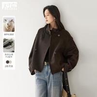 對(duì)白 2024冬裝簡(jiǎn)約羊毛立領(lǐng)翻領(lǐng)撞色扣寬松廓形女式短款大衣外套