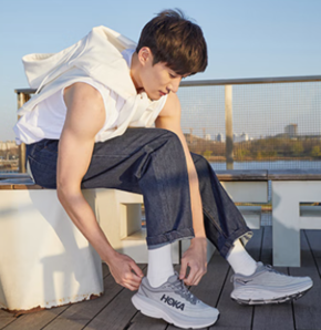 HOKA ONE ONE 邦代8 Bondi 8 男士緩震公路跑步鞋