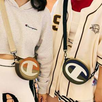 Mini可愛(ài)小圓包！Champion 冠軍牌 撞色刺繡圓餅斜挎包U2CACPU61 多色