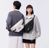 耐磨耐用！Semir 森馬 時(shí)尚輕便胸包 兩色