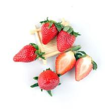 限地区： 山东 章姬奶油草莓 约重250g 12-15颗