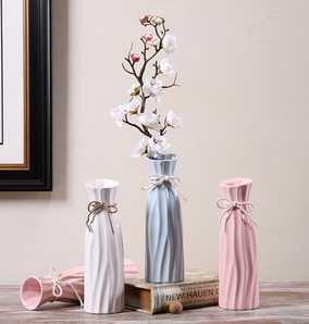 Hoatai Ceramic 华达泰陶瓷 现代简约陶瓷花瓶 20.3cm A款白色 9.9元包邮（需用券）