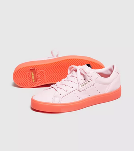 Adidas Sleek 粉色鞋底运动鞋 