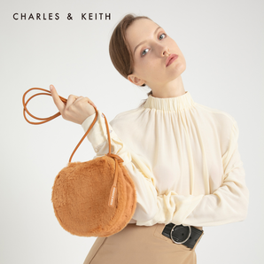 CHARLES & KEITH CK2-80781022 毛绒包面女士翻盖单肩包