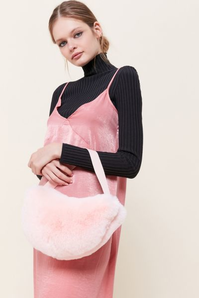 Michelle Faux Fur Baguette 粉色毛绒手袋