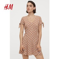 10日0点： H&M 0714803 女子碎花连衣裙 *3件 158.4元（合52.8元/件）