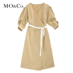 30日0点： MO&Co. 摩安珂 MA182DRS142 女士V领缝制腰带泡泡袖连衣裙 142元包邮（1件5折）