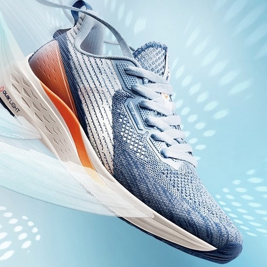 361° 飞鱼 572022241 男款减震跑鞋