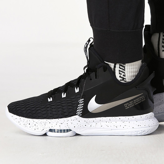 nike耐克lebronwitnessv男子篮球鞋415元包邮