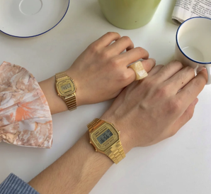CASIO 系列中性款数码手表，不锈钢手镯 – a168wg  含税到手约275.08元